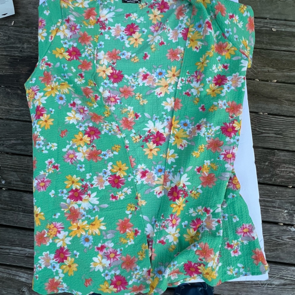 Light weight cardigan! Beautiful colors!